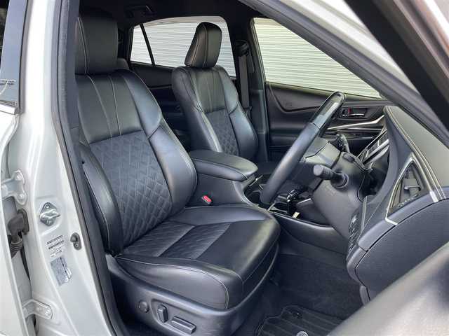 トヨタ ハリアー プレミアム 東京都 2018(平30)年 5.8万km ホワイトパールクリスタルシャイン 純正ナビ/バックモニター/プリクラッシュセーフティ/レーンディパーチャーアラート/インテリジェントクリアランスソナー/レーダークルーズ/パワーシート/パワーバックドア/ETC/ドライブレコーダー