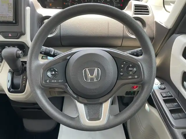 ホンダ Ｎ ＢＯＸ G L ホンダセンシング 鳥取県 2020(令2)年 9.1万km ブリティッシュグリーンP (株)IDOMが運営する【じしゃロン鳥取店】の自社ローン専用車両になります。こちらは現金またはオートローンご利用時の価格です。自社ローンご希望の方は別途その旨お申付け下さい/社外ナビ（MDVーS707）/・フルセグTV/・Bluetooth接続/・CD/DVD/片側パワースライドドア/ビルトインETC/バックカメラ/LEDヘッドライト/ドライブレコーダー/オートライト/ベンチシート/ウインカーミラー/ドアバイザー