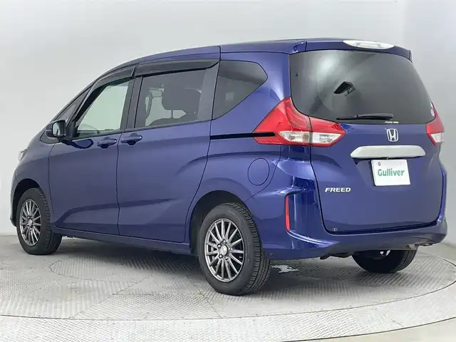 ホンダ フリード G 道央・札幌 2017(平29)年 5.9万km コバルトブルーパール ・4WD/・寒冷地仕様/・社外ナビTV/　BT/CD/DVD/SD/フルセグ/・純正ビルトインETC/・衝突軽減ブレーキ/・レーンキープアシスト/・横滑り防止/・アイドリングストップ/・両側パワースライドドア/・前席シートヒーター/・ステアリングリモコン/・プッシュスタート/・スマートキー×2/・純正エンジンスターター/・純正フロアマット/・社外15インチAW/・社外スタッドレス積込（185/65/R15）/・ヘッドランププレベライザー/・フロントフォグランプ/・ドアミラーウィンカー/・ドアバイザー/・Rワイパー/・保証書/・取扱説明書