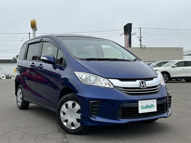 ホンダ フリード G 道東・釧路十勝 2017(平29)年 5.9万km コバルトブルーパール ・4WD/・寒冷地仕様/・社外ナビTV/　BT/CD/DVD/SD/フルセグ/・純正ビルトインETC/・衝突軽減ブレーキ/・レーンキープアシスト/・横滑り防止/・アイドリングストップ/・両側パワースライドドア/・前席シートヒーター/・ステアリングリモコン/・プッシュスタート/・スマートキー×2/・純正エンジンスターター/・純正フロアマット/・社外15インチAW/・社外スタッドレス積込（185/65/R15）/・ヘッドランププレベライザー/・フロントフォグランプ/・ドアミラーウィンカー/・ドアバイザー/・Rワイパー/・保証書/・取扱説明書