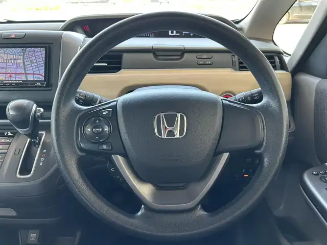 ホンダ フリード G 道東・釧路十勝 2017(平29)年 5.9万km コバルトブルーパール ・4WD/・寒冷地仕様/・社外ナビTV/　BT/CD/DVD/SD/フルセグ/・純正ビルトインETC/・衝突軽減ブレーキ/・レーンキープアシスト/・横滑り防止/・アイドリングストップ/・両側パワースライドドア/・前席シートヒーター/・ステアリングリモコン/・プッシュスタート/・スマートキー×2/・純正エンジンスターター/・純正フロアマット/・社外15インチAW/・社外スタッドレス積込（185/65/R15）/・ヘッドランププレベライザー/・フロントフォグランプ/・ドアミラーウィンカー/・ドアバイザー/・Rワイパー/・保証書/・取扱説明書