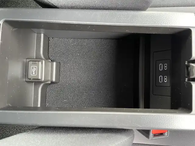 トヨタ プリウス X 愛知県 2024(令6)年 0.5万km スーパーホワイトⅡ 純正SDナビ（NMZK-W73D）/フルセグTV・Bluetooth・USB・CD・DVD・AM・FM/バックカメラ/トヨタセーフティセンス/・プリクラッシュセーフティ（PCS）/・ブラインドスポットモニター（BSM）/・レーダークルーズコントロール/・レーンディパーチャーアラート/・クリアランスソナー/・プロアクティブドライビングアシスト（PDA）/・リヤクロストラフィックアラート（RCTA）/・パーキングサポートブレーキ（PKSB）/・ロードサインアシスト（RSA）/・後方車両接近告知/・安心降車アシスト/・オートハイビーム/LEDヘッドライト/オートライト/ビルトインETC/前後ドライブレコーダー（TZーDR210）/スペアタイヤ/AC100V1500Wアクセサリーコンセント/スマートキー/プッシュスタート/純正フロアマット/純正ドアバイザー/スペアキー/取扱説明書/保証書