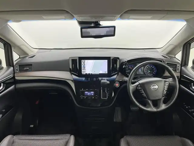 日産 エルグランド 250ハイウェイスターS 岡山県 2021(令3)年 1.7万km ピュアホワイトパール 純正１０インチナビ/（Bluetooth/フルセグTV/CD/DVD）/エマージェンシーブレーキ/デジタルインナーミラー/ドライブレコーダー（前）/レーダークルーズコントロール/アラウンドビューモニター/ビルトインＥＴＣ/ＬＥＤヘッドライト/オートハイビーム/ブラインドスポットモニター/電動リアゲート/オットマン/ウォークスルー/純正フロアマット/両側パワースライドドア/ドアバイザー/プッシュスタート/スマートキー×2/新車保証書/取扱説明書