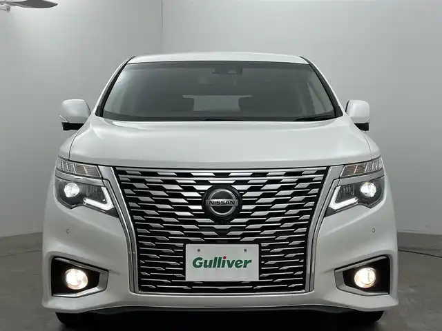 日産 エルグランド 250ハイウェイスターS 岡山県 2021(令3)年 1.7万km ピュアホワイトパール 純正１０インチナビ/（Bluetooth/フルセグTV/CD/DVD）/エマージェンシーブレーキ/デジタルインナーミラー/ドライブレコーダー（前）/レーダークルーズコントロール/アラウンドビューモニター/ビルトインＥＴＣ/ＬＥＤヘッドライト/オートハイビーム/ブラインドスポットモニター/電動リアゲート/オットマン/ウォークスルー/純正フロアマット/両側パワースライドドア/ドアバイザー/プッシュスタート/スマートキー×2/新車保証書/取扱説明書
