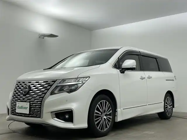日産 エルグランド 250ハイウェイスターS 岡山県 2021(令3)年 1.7万km ピュアホワイトパール 純正１０インチナビ/（Bluetooth/フルセグTV/CD/DVD）/エマージェンシーブレーキ/デジタルインナーミラー/ドライブレコーダー（前）/レーダークルーズコントロール/アラウンドビューモニター/ビルトインＥＴＣ/ＬＥＤヘッドライト/オートハイビーム/ブラインドスポットモニター/電動リアゲート/オットマン/ウォークスルー/純正フロアマット/両側パワースライドドア/ドアバイザー/プッシュスタート/スマートキー×2/新車保証書/取扱説明書