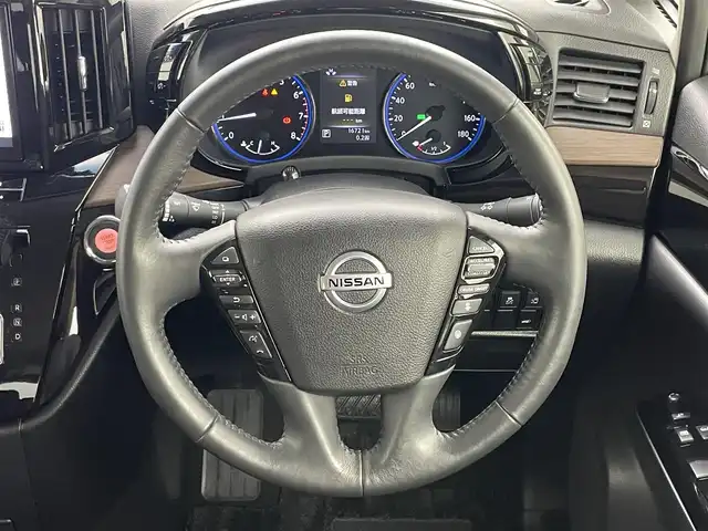 日産 エルグランド 250ハイウェイスターS 岡山県 2021(令3)年 1.7万km ピュアホワイトパール 純正１０インチナビ/（Bluetooth/フルセグTV/CD/DVD）/エマージェンシーブレーキ/デジタルインナーミラー/ドライブレコーダー（前）/レーダークルーズコントロール/アラウンドビューモニター/ビルトインＥＴＣ/ＬＥＤヘッドライト/オートハイビーム/ブラインドスポットモニター/電動リアゲート/オットマン/ウォークスルー/純正フロアマット/両側パワースライドドア/ドアバイザー/プッシュスタート/スマートキー×2/新車保証書/取扱説明書