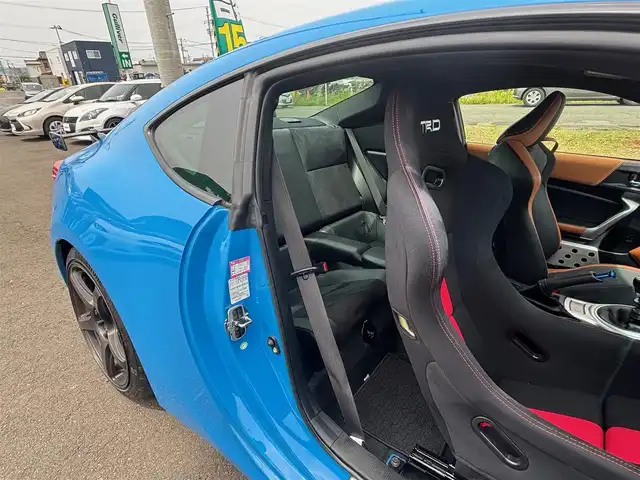 トヨタ ８６ GT リミテッド ブラックPKG 宮城県 2018(平30)年 4万km ブライトブルー TRDフルバケットシート（運転席）/TRDフロントタワーバー/TRDドアスタビライザー/TEIN車高調/WORKEMOTION18インチAW/bremboブレーキキャリパー/社外マフラー/コーナーセンサー/リアスポイラー/純正ナビ（NSZT-W66T）/・CD/DVD/・Bluetooth/・フルセグTV/バックカメラ/ETC/ドライブレコーダー/革巻きステアリング/クルーズコントロール/ステアリングスイッチ/シートヒーター/LEDヘッドライト/フォグランプ/オートライト/スマートキー＆プッシュスタート/電動格納ミラー/純正フロアマット/W/サイド/カーテンエアバッグ