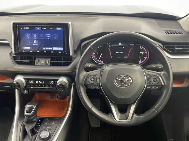 トヨタ ＲＡＶ４ アドベンチャー 栃木県 2020(令2)年 3.8万km アッシュグレーメタリック/アティチュードブラックマイカ 2トーン 純正9インチナビ/ 【AM/FM/CD/DVD/SD/BT】/フルセグTV/トヨタセーフティセンス/・プリクラッシュセーフティ/・レーントレーシングアシスト/・レーダークルーズコントロール/・オートマチックハイビーム/・ロードサインアシスト/クリアランスソナー/運転席パワーシート/オートブレーキホールド/LEDヘッドライト/MTモード付きAT/横滑り防止装置/ステアリングスイッチ/ビルトインETC/純正フロアマット/電動格納ミラー/社外テールライト Valenti(純正積込）