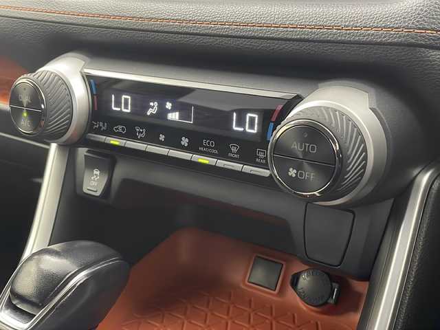 トヨタ ＲＡＶ４ アドベンチャー 栃木県 2020(令2)年 3.8万km アッシュグレーメタリック/アティチュードブラックマイカ 2トーン 純正9インチナビ/ 【AM/FM/CD/DVD/SD/BT】/フルセグTV/トヨタセーフティセンス/・プリクラッシュセーフティ/・レーントレーシングアシスト/・レーダークルーズコントロール/・オートマチックハイビーム/・ロードサインアシスト/クリアランスソナー/運転席パワーシート/オートブレーキホールド/LEDヘッドライト/MTモード付きAT/横滑り防止装置/ステアリングスイッチ/ビルトインETC/純正フロアマット/電動格納ミラー/社外テールライト Valenti(純正積込）
