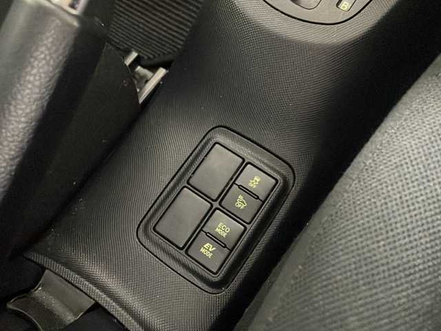 トヨタ アクア S 沖縄県 2018(平30)年 7.8万km スーパーホワイトⅡ 県外仕入/禁煙車/社外ナビ(BT/USB/ipod)/バックカメラ/前後ドライブレコーダー/ETC/トヨタセーフティーセンス/プリクラッシュセーフティーシステム/レーンディパチャートアラート/オートマチックハイビーム/ステアリングスイッチ