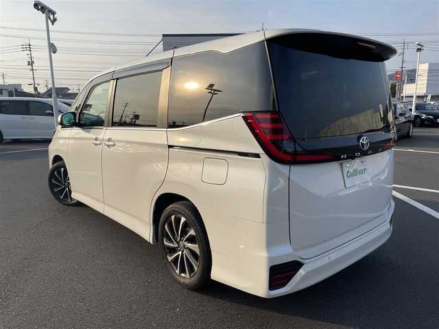 トヨタ ノア ハイブリッド S－Z 岡山県 2024(令6)年 6万km ホワイトパールクリスタルシャイン 登録時走行距離59290km/快適利便パッケージ/パワーバックドア/純正10.5インチナビ/フルセグTV/(AM.FM.TV.CD.DVD.BT)/HDMI入力端子/TOYOTAセーフティセンス/ワンオーナー/全方位カメラ/ETC2.0/衝突軽減ブレーキ/両側パワースライドドア/レーンキープアシスト/レーダークルーズコントロール/横滑り防止装置/オートマチックハイビーム/アイドリングストップ/カーテンエアバック/シートヒーター(D+N席)/17インチ純正AW/プッシュスタート/コーナーセンサー/純正フロアマット/LEDヘッドライト/パーキングアシスト