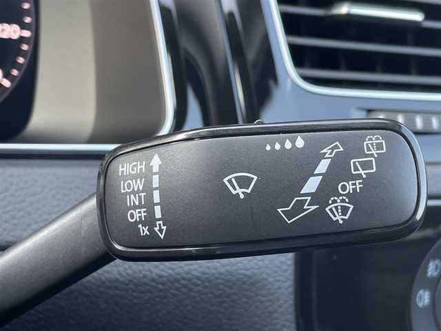 フォルクスワーゲン ゴルフ ヴァリアント TDI ハイライン マイスター 三重県 2020(令2)年 3.6万km ディープブラックパールエフェクト ACC/DYNAUDIOサウンド/プリクラッシュブレーキ/レーンキープ/ブラインドスポット/デジタルメータークラスター/ブラックレザーシート/シートヒーター/パワーシート /純正ナビ/バックカメラ/フルセグTV/純正専用17インチアルミホイール/ドライブレコーダー/AppleCarPlay/AndroidAuto/LEDヘッドライト/オートライト/保証書/スペアキー