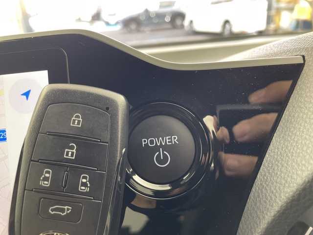 トヨタ ノア ハイブリッド S－Z 愛知県 2025(令7)年 0.4万km アティチュードブラックマイカ 純正10.5型ナビ/・Bluetooth/・CD/DVD/・フルセグテレビ/バックカメラ/両側パワースライドドア/パワーバックドア/ハーフレザーシート/衝突軽減ブレーキ/レーンキープアシスト/オートマチックハイビーム/前後コーナーセンサー/レーダークルーズコントロール/ETC/LEDヘッドライト