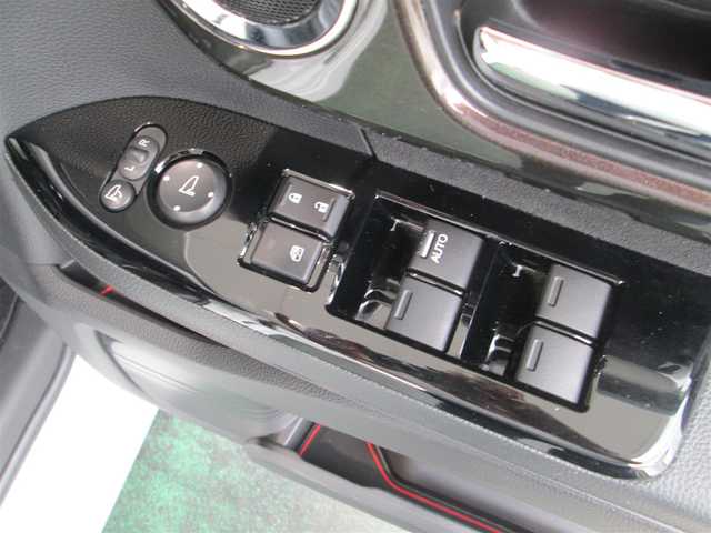 ホンダ Ｎ ＢＯＸ カスタム G L ターボ ホンダセンシング 千葉県 2020(令2)年 6.2万km プラチナホワイトパール ワンオーナー/純正8型ナビ、フルセグTV/バックカメラ/純正オーディオ【DVD/CD/BT/SD/USB】/両側パワースライドドア/LEDヘッドライト&LEDフォグランプ/アダプティブクルーズコントロール/レーンキープアシスト/パドルシフト付き革巻きステアリング/ナビ連動ステアリングスイッチ/ハーフレザーシート/前席シートヒーター/純正ナビ連動前後ドライブレコーダー/ビルトインETC/スペアキー/取扱説明書/ナビ取扱説明書/新車時保証書/ホンダ整備記録簿(R3/R4/R5/R6/R7)