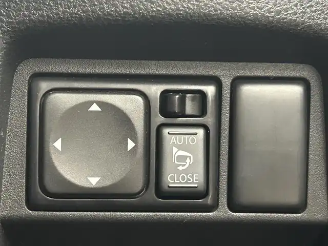 日産 ジューク 15RX タイプV 千葉県 2011(平23)年 7.4万km サファイアブラック 禁煙車/純正メモリナビ/・型番：HS511D-W/・CD/DVD/AUX/USB/Bluetooth/フルセグTV/・バックカメラ/・ビルトインETC/革巻きステアリング/純正フロアマット/純正ドアバイザー/社外16インチAW/電動格納ウインカーミラー/オートライト/・LEDヘッドライト/・フォグランプ