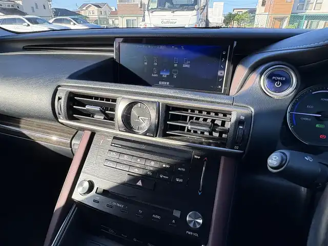 レクサス ＩＳ 300h バージョンL 大分県 2017(平29)年 8.4万km マーキュリーグレーマイカ ・ナビ(CD/DVD/SD/USB/AUX)/・バックカメラ/・フルセグテレビ/・プリクラッシュセーフティ/・レーンキープアシスト/・レーダークルーズコントロール/・コーナーセンサー/・ドライブレコーダー/・ETC2.0/・パワーシート/・シートメモリー/・シートヒーター/・シートクーラー/・ステアリングリモコン/・スマートキー/・プッシュスタートボタン