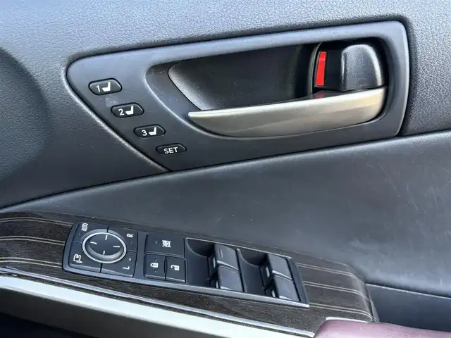 レクサス ＩＳ 300h バージョンL 大分県 2017(平29)年 8.4万km マーキュリーグレーマイカ ・ナビ(CD/DVD/SD/USB/AUX)/・バックカメラ/・フルセグテレビ/・プリクラッシュセーフティ/・レーンキープアシスト/・レーダークルーズコントロール/・コーナーセンサー/・ドライブレコーダー/・ETC2.0/・パワーシート/・シートメモリー/・シートヒーター/・シートクーラー/・ステアリングリモコン/・スマートキー/・プッシュスタートボタン