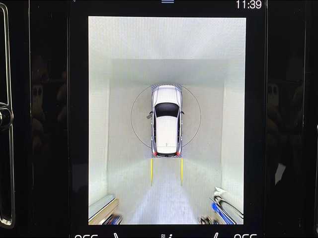 ボルボ ボルボ ＸＣ４０ B4 AWD Rデザイン 愛知県 2022(令4)年 1.1万km デニムブルーメタリック /禁煙車//4WD//純正ナビ//フルセグTV/FM/Bluetooth/USB/iPod//AppleCarPlay/AndroidAuto//ETC//360°ビューカメラ//シティセーフティ//アダプティブクルーズコントロール//ブラインドスポットインフォメーション//前後パーキングセンサー//アダプティブLEDヘッドライト//オートライト//アクティブハイビームアシスト//ルーフレール//パワーバックドア//R-Design専用ヌバック&ファインナッパレザーシート//前席パワーシート//前席・後席シートヒーター//R-Design専用アルミニウムインテリア&スポーツペダル//harmankardonプレミアムサウンド//アンビエントライト//ワイヤレス充電器//電子パーキングブレーキ//ブレーキホールド//純正19インチアルミホイール//タイヤ空気圧モニタリング//革巻きステアリング//ステアリングスイッチ//ステアリングヒーター//プッシュスタート//電動格納ミラー//アイドリングストップ//新車保証書・取扱説明書//スペアキー