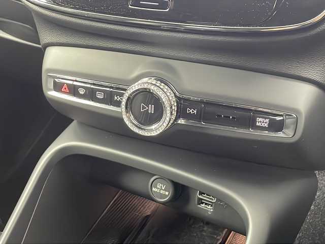 ボルボ ボルボ ＸＣ４０ B4 AWD Rデザイン 愛知県 2022(令4)年 1.1万km デニムブルーメタリック /禁煙車//4WD//純正ナビ//フルセグTV/FM/Bluetooth/USB/iPod//AppleCarPlay/AndroidAuto//ETC//360°ビューカメラ//シティセーフティ//アダプティブクルーズコントロール//ブラインドスポットインフォメーション//前後パーキングセンサー//アダプティブLEDヘッドライト//オートライト//アクティブハイビームアシスト//ルーフレール//パワーバックドア//R-Design専用ヌバック&ファインナッパレザーシート//前席パワーシート//前席・後席シートヒーター//R-Design専用アルミニウムインテリア&スポーツペダル//harmankardonプレミアムサウンド//アンビエントライト//ワイヤレス充電器//電子パーキングブレーキ//ブレーキホールド//純正19インチアルミホイール//タイヤ空気圧モニタリング//革巻きステアリング//ステアリングスイッチ//ステアリングヒーター//プッシュスタート//電動格納ミラー//アイドリングストップ//新車保証書・取扱説明書//スペアキー