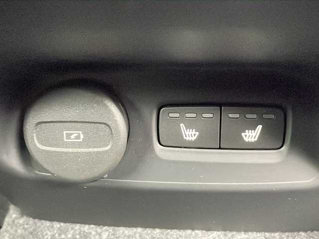 ボルボ ボルボ ＸＣ４０ B4 AWD Rデザイン 愛知県 2022(令4)年 1.1万km デニムブルーメタリック /禁煙車//4WD//純正ナビ//フルセグTV/FM/Bluetooth/USB/iPod//AppleCarPlay/AndroidAuto//ETC//360°ビューカメラ//シティセーフティ//アダプティブクルーズコントロール//ブラインドスポットインフォメーション//前後パーキングセンサー//アダプティブLEDヘッドライト//オートライト//アクティブハイビームアシスト//ルーフレール//パワーバックドア//R-Design専用ヌバック&ファインナッパレザーシート//前席パワーシート//前席・後席シートヒーター//R-Design専用アルミニウムインテリア&スポーツペダル//harmankardonプレミアムサウンド//アンビエントライト//ワイヤレス充電器//電子パーキングブレーキ//ブレーキホールド//純正19インチアルミホイール//タイヤ空気圧モニタリング//革巻きステアリング//ステアリングスイッチ//ステアリングヒーター//プッシュスタート//電動格納ミラー//アイドリングストップ//新車保証書・取扱説明書//スペアキー