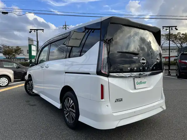 日産 セレナ ハイウェイスター V 鳥取県 2024(令6)年 1.2万km プリズムホワイト ４・W・D/社外ナビ/フルセグ/」BT/USB/アラウンドビューモニター/エマージェンシーブレーキ/レーダークルーズコントロール/両側パワースライド/電動パーキングブレーキ/LEDヘットライト/純正16インチアルミホイール/プッシュエンジンスタート/アイドリングストップ/フロアマット/ドアバイザー/保証書/取扱説明書/スペアキー