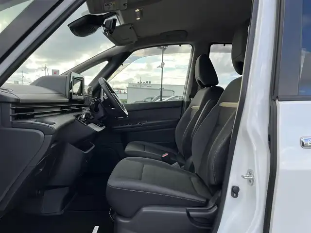 日産 セレナ ハイウェイスター V 鳥取県 2024(令6)年 1.2万km プリズムホワイト ４・W・D/社外ナビ/フルセグ/」BT/USB/アラウンドビューモニター/エマージェンシーブレーキ/レーダークルーズコントロール/両側パワースライド/電動パーキングブレーキ/LEDヘットライト/純正16インチアルミホイール/プッシュエンジンスタート/アイドリングストップ/フロアマット/ドアバイザー/保証書/取扱説明書/スペアキー