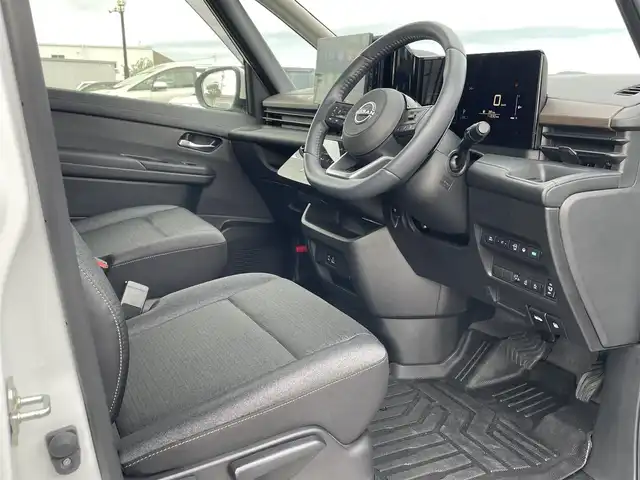 日産 セレナ ハイウェイスター V 鳥取県 2024(令6)年 1.2万km プリズムホワイト ４・W・D/社外10型DPオーディオ/DVD/CD/BT/アラウンドビューモニター/エマージェンシーブレーキ/レーダークルーズコントロール/インテリジェントルームミラー/両側パワースライド/電動パーキングブレーキ/LEDヘットライト/純正16インチアルミホイール/プッシュエンジンスタート/アイドリングストップ/フロアゴムマット・フロアマット/後席フローリン調フロアマット/ドアバイザー/保証書/取扱説明書/スペアキー