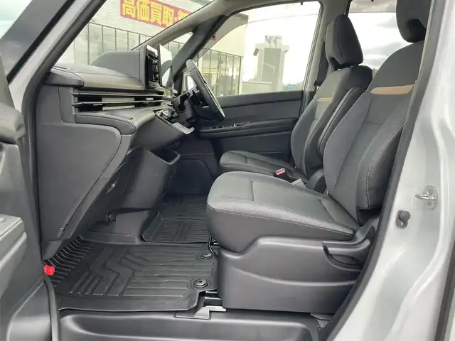 日産 セレナ ハイウェイスター V 鳥取県 2024(令6)年 1.2万km プリズムホワイト ４・W・D/社外10型DPオーディオ/DVD/CD/BT/アラウンドビューモニター/エマージェンシーブレーキ/レーダークルーズコントロール/インテリジェントルームミラー/両側パワースライド/電動パーキングブレーキ/LEDヘットライト/純正16インチアルミホイール/プッシュエンジンスタート/アイドリングストップ/フロアゴムマット・フロアマット/後席フローリン調フロアマット/ドアバイザー/保証書/取扱説明書/スペアキー