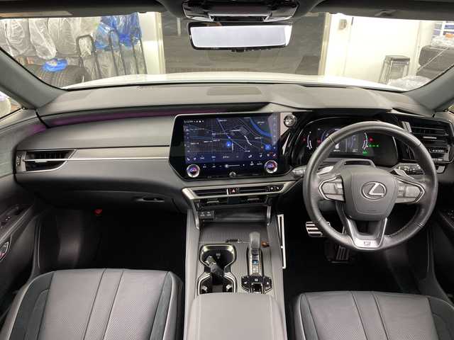 レクサス ＲＸ 500h Fスポーツパフォーマンス 道央・札幌 2023(令5)年 1.2万km ホワイトノーヴァガラスフレーク ・4WD /ムーンルーフ/・レクサスセーフティーシステム＋/・プリクラッシュセーフティ/・TRDフルエアロ/・純正ディスプレイオーディオナビ/・BT/USB/Miracast/フルセグTV/・AndroidAuto/AppleCarPlay/・パノラミックビューモニター/・パドルシフト/・デジタルインナーミラー/・パワーバックドア/・前席パワーシート/D席メモリシート/・全席シートヒーター&ベンチレーション/・ステアリングヒーター/ステアリングスイッチ/・ヘッドアップディスプレイ/・LEDオートライト/オートマチックハイビーム/・プッシュスタート/スマートキー×2