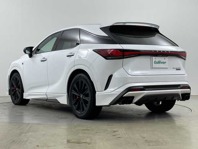 レクサス ＲＸ 500h Fスポーツパフォーマンス 道央・札幌 2023(令5)年 1.2万km ホワイトノーヴァガラスフレーク ・4WD /ムーンルーフ/・レクサスセーフティーシステム＋/・プリクラッシュセーフティ/・TRDフルエアロ/・純正ディスプレイオーディオナビ/・BT/USB/Miracast/フルセグTV/・AndroidAuto/AppleCarPlay/・パノラミックビューモニター/・パドルシフト/・デジタルインナーミラー/・パワーバックドア/・前席パワーシート/D席メモリシート/・全席シートヒーター&ベンチレーション/・ステアリングヒーター/ステアリングスイッチ/・ヘッドアップディスプレイ/・LEDオートライト/オートマチックハイビーム/・プッシュスタート/スマートキー×2