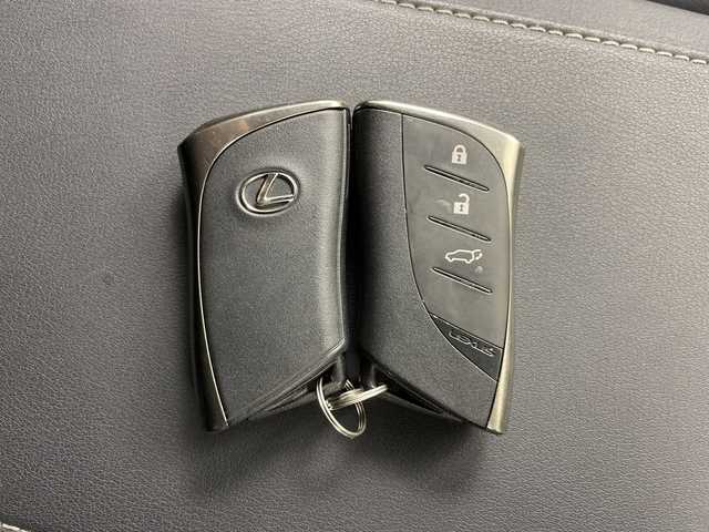 レクサス ＲＸ 500h Fスポーツパフォーマンス 道央・札幌 2023(令5)年 1.2万km ホワイトノーヴァガラスフレーク ・4WD /ムーンルーフ/・レクサスセーフティーシステム＋/・プリクラッシュセーフティ/・TRDフルエアロ/・純正ディスプレイオーディオナビ/・BT/USB/Miracast/フルセグTV/・AndroidAuto/AppleCarPlay/・パノラミックビューモニター/・パドルシフト/・デジタルインナーミラー/・パワーバックドア/・前席パワーシート/D席メモリシート/・全席シートヒーター&ベンチレーション/・ステアリングヒーター/ステアリングスイッチ/・ヘッドアップディスプレイ/・LEDオートライト/オートマチックハイビーム/・プッシュスタート/スマートキー×2