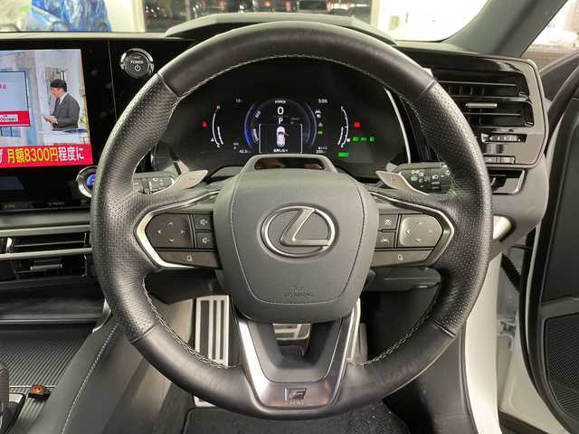 レクサス ＲＸ 500h Fスポーツパフォーマンス 道央・札幌 2023(令5)年 1.2万km ホワイトノーヴァガラスフレーク ・4WD /ムーンルーフ/・レクサスセーフティーシステム＋/・プリクラッシュセーフティ/・TRDフルエアロ/・純正ディスプレイオーディオナビ/・BT/USB/Miracast/フルセグTV/・AndroidAuto/AppleCarPlay/・パノラミックビューモニター/・パドルシフト/・デジタルインナーミラー/・パワーバックドア/・前席パワーシート/D席メモリシート/・全席シートヒーター&ベンチレーション/・ステアリングヒーター/ステアリングスイッチ/・ヘッドアップディスプレイ/・LEDオートライト/オートマチックハイビーム/・プッシュスタート/スマートキー×2