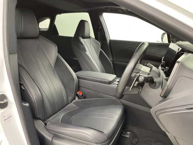 レクサス ＲＸ 500h Fスポーツパフォーマンス 道央・札幌 2023(令5)年 1.2万km ホワイトノーヴァガラスフレーク ・4WD /ムーンルーフ/・レクサスセーフティーシステム＋/・プリクラッシュセーフティ/・TRDフルエアロ/・純正ディスプレイオーディオナビ/・BT/USB/Miracast/フルセグTV/・AndroidAuto/AppleCarPlay/・パノラミックビューモニター/・パドルシフト/・デジタルインナーミラー/・パワーバックドア/・前席パワーシート/D席メモリシート/・全席シートヒーター&ベンチレーション/・ステアリングヒーター/ステアリングスイッチ/・ヘッドアップディスプレイ/・LEDオートライト/オートマチックハイビーム/・プッシュスタート/スマートキー×2