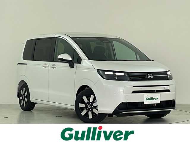 ホンダ フリード ハイブリット e:HEV AIR EX 大阪府 2025(令7)年 0.1千km プラチナホワイトパール ホンダセンシング/　・衝突軽減ブレーキ　CMBS/　・先行車発進お知らせ機能/　・アダプティブクルーズコントロール　ACC/　・車線維持支援システム　LKAS/　・トラフィックジャムアシスト/　・ブラインドスポットフォーメーション/　・誤発進抑制機能/　・後方お発進抑制機能/　・パーキングセンサーシステム/　・オートハイビーム/純正ナビ/　Bluetooth/ppleCarPlay/AndroidAuto/フルセグTV/バックカメラ/LEDオートライト/オートマチックハイビーム/コンビシート/ハーフレザーシート/シートヒーター/リアクーラー/ロールサンシェード/両側パワースライドドア/純正15インチアルミホイール/スマートキー