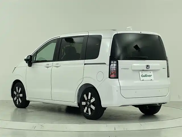 ホンダ フリード ハイブリット e:HEV AIR EX 大阪府 2025(令7)年 0.1千km プラチナホワイトパール ホンダセンシング/　・衝突軽減ブレーキ　CMBS/　・先行車発進お知らせ機能/　・アダプティブクルーズコントロール　ACC/　・車線維持支援システム　LKAS/　・トラフィックジャムアシスト/　・ブラインドスポットフォーメーション/　・誤発進抑制機能/　・後方お発進抑制機能/　・パーキングセンサーシステム/　・オートハイビーム/純正ナビ/　Bluetooth/ppleCarPlay/AndroidAuto/フルセグTV/バックカメラ/LEDオートライト/オートマチックハイビーム/コンビシート/ハーフレザーシート/シートヒーター/リアクーラー/ロールサンシェード/両側パワースライドドア/純正15インチアルミホイール/スマートキー