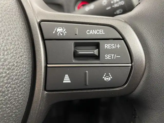 ホンダ フリード ハイブリット e:HEV AIR EX 大阪府 2025(令7)年 0.1千km プラチナホワイトパール ホンダセンシング/　・衝突軽減ブレーキ　CMBS/　・先行車発進お知らせ機能/　・アダプティブクルーズコントロール　ACC/　・車線維持支援システム　LKAS/　・トラフィックジャムアシスト/　・ブラインドスポットフォーメーション/　・誤発進抑制機能/　・後方お発進抑制機能/　・パーキングセンサーシステム/　・オートハイビーム/純正ナビ/　Bluetooth/ppleCarPlay/AndroidAuto/フルセグTV/バックカメラ/LEDオートライト/オートマチックハイビーム/コンビシート/ハーフレザーシート/シートヒーター/リアクーラー/ロールサンシェード/両側パワースライドドア/純正15インチアルミホイール/スマートキー