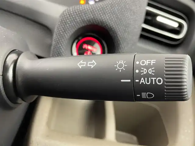 ホンダ フリード ハイブリット e:HEV AIR EX 大阪府 2025(令7)年 0.1千km プラチナホワイトパール ホンダセンシング/　・衝突軽減ブレーキ　CMBS/　・先行車発進お知らせ機能/　・アダプティブクルーズコントロール　ACC/　・車線維持支援システム　LKAS/　・トラフィックジャムアシスト/　・ブラインドスポットフォーメーション/　・誤発進抑制機能/　・後方お発進抑制機能/　・パーキングセンサーシステム/　・オートハイビーム/純正ナビ/　Bluetooth/ppleCarPlay/AndroidAuto/フルセグTV/バックカメラ/LEDオートライト/オートマチックハイビーム/コンビシート/ハーフレザーシート/シートヒーター/リアクーラー/ロールサンシェード/両側パワースライドドア/純正15インチアルミホイール/スマートキー