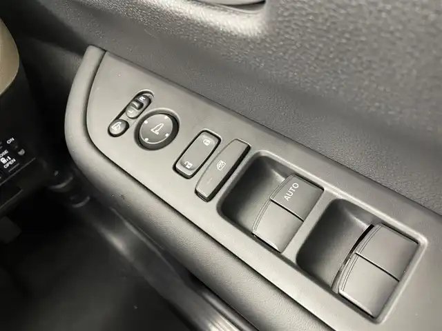 ホンダ フリード ハイブリット e:HEV AIR EX 大阪府 2025(令7)年 0.1千km プラチナホワイトパール ホンダセンシング/　・衝突軽減ブレーキ　CMBS/　・先行車発進お知らせ機能/　・アダプティブクルーズコントロール　ACC/　・車線維持支援システム　LKAS/　・トラフィックジャムアシスト/　・ブラインドスポットフォーメーション/　・誤発進抑制機能/　・後方お発進抑制機能/　・パーキングセンサーシステム/　・オートハイビーム/純正ナビ/　Bluetooth/ppleCarPlay/AndroidAuto/フルセグTV/バックカメラ/LEDオートライト/オートマチックハイビーム/コンビシート/ハーフレザーシート/シートヒーター/リアクーラー/ロールサンシェード/両側パワースライドドア/純正15インチアルミホイール/スマートキー