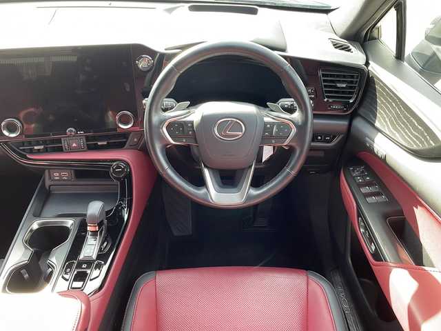 レクサス ＮＸ 250 バージョンL 岐阜県 2023(令5)年 2.1万km ソニッククロム 禁煙車/純正ナビ/パノラミックビューモニター/プリクラッシュセーフティ/レーダークルーズコントロール/ＬＫＡ/クリアランスソナー/ＨＵＤ/ＢＳＭ/電子パーキングブレーキ/ブレーキホールド/ロードサインアシスト/赤レザーシート/パワーシート/シートヒーター（全席）/ベンチレーション/ステアリングヒーター/パドルシフト/純正AW/ビルトインETC/前後ドラレコ/シートメモリー/アイドリングストップ/ドライブモードセレクト