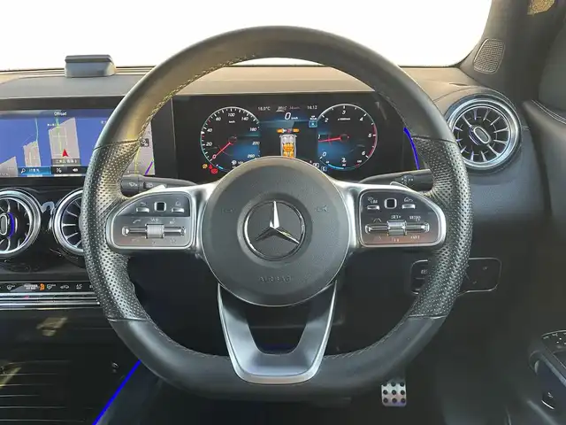 メルセデス・ベンツ Ｍ・ベンツ ＧＬＢ２００ｄ 4マチック AMGライン 東京都 2022(令4)年 2.5万km デジタルホワイト レザーエクスクルーシブＰＫＧ/純正ナビ／ＴＶ/３６０°カメラ/前後ドラレコ/ＥＴＣ/パワーバックドア/４ＷＤ/パワーシート/シートヒーター/ＡＣＣ/ＢＳＭ/ＬＫＡ/スマートキー