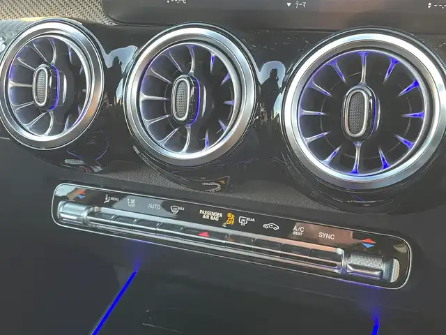 メルセデス・ベンツ Ｍ・ベンツ ＧＬＢ２００ｄ 4マチック AMGライン 東京都 2022(令4)年 2.5万km デジタルホワイト レザーエクスクルーシブＰＫＧ/純正ナビ／ＴＶ/３６０°カメラ/前後ドラレコ/ＥＴＣ/パワーバックドア/４ＷＤ/パワーシート/シートヒーター/ＡＣＣ/ＢＳＭ/ＬＫＡ/スマートキー