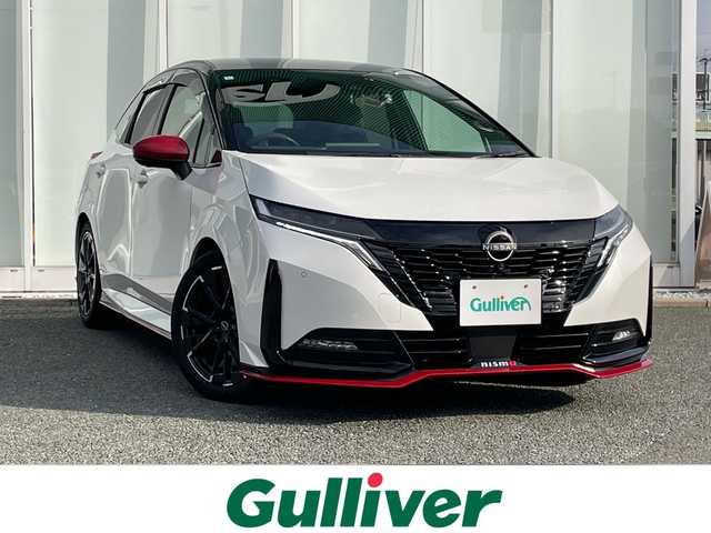 日産 オーラ 福岡県 2023(令5)年 1.5万km ピュアホワイトパール / スーパーブラック 2トーン 純正メーカーナビ/（フルセグTV/BT/USB/HDMI/AM/FM）/全方位カメラ/バックカメラ/nismoフルエアロ/プロパイロット/デジタルインナーミラー/レーダークルーズコントロール/ブラインドスポットモニター/置くだけ充電/電動パーキングブレーキ/オートホールド/純正17インチアルミホイール/ETC2.0/前後ドライブレコーダー/アイドリングストップ/スマートキー/スペアキー/純正フロアマット/ハーフレザーシート/車線逸脱警報/オートマチックハイビーム/LEDヘッドライト/ステアリングスイッチ/フォグランプ/ドアバイザー