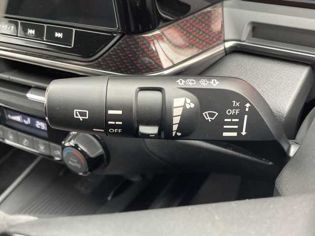 日産 オーラ 福岡県 2023(令5)年 1.5万km ピュアホワイトパール / スーパーブラック 2トーン 純正メーカーナビ/（フルセグTV/BT/USB/HDMI/AM/FM）/全方位カメラ/バックカメラ/nismoフルエアロ/プロパイロット/デジタルインナーミラー/レーダークルーズコントロール/ブラインドスポットモニター/置くだけ充電/電動パーキングブレーキ/オートホールド/純正17インチアルミホイール/ETC2.0/前後ドライブレコーダー/アイドリングストップ/スマートキー/スペアキー/純正フロアマット/ハーフレザーシート/車線逸脱警報/オートマチックハイビーム/LEDヘッドライト/ステアリングスイッチ/フォグランプ/ドアバイザー