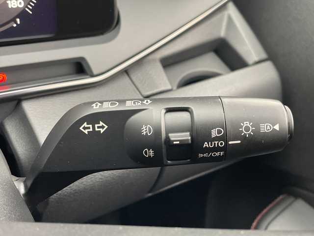 日産 オーラ 福岡県 2023(令5)年 1.5万km ピュアホワイトパール / スーパーブラック 2トーン 純正メーカーナビ/（フルセグTV/BT/USB/HDMI/AM/FM）/全方位カメラ/バックカメラ/nismoフルエアロ/プロパイロット/デジタルインナーミラー/レーダークルーズコントロール/ブラインドスポットモニター/置くだけ充電/電動パーキングブレーキ/オートホールド/純正17インチアルミホイール/ETC2.0/前後ドライブレコーダー/アイドリングストップ/スマートキー/スペアキー/純正フロアマット/ハーフレザーシート/車線逸脱警報/オートマチックハイビーム/LEDヘッドライト/ステアリングスイッチ/フォグランプ/ドアバイザー