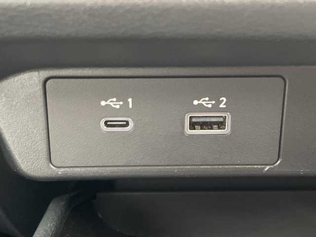 日産 オーラ 福岡県 2023(令5)年 1.5万km ピュアホワイトパール / スーパーブラック 2トーン 純正メーカーナビ/（フルセグTV/BT/USB/HDMI/AM/FM）/全方位カメラ/バックカメラ/nismoフルエアロ/プロパイロット/デジタルインナーミラー/レーダークルーズコントロール/ブラインドスポットモニター/置くだけ充電/電動パーキングブレーキ/オートホールド/純正17インチアルミホイール/ETC2.0/前後ドライブレコーダー/アイドリングストップ/スマートキー/スペアキー/純正フロアマット/ハーフレザーシート/車線逸脱警報/オートマチックハイビーム/LEDヘッドライト/ステアリングスイッチ/フォグランプ/ドアバイザー