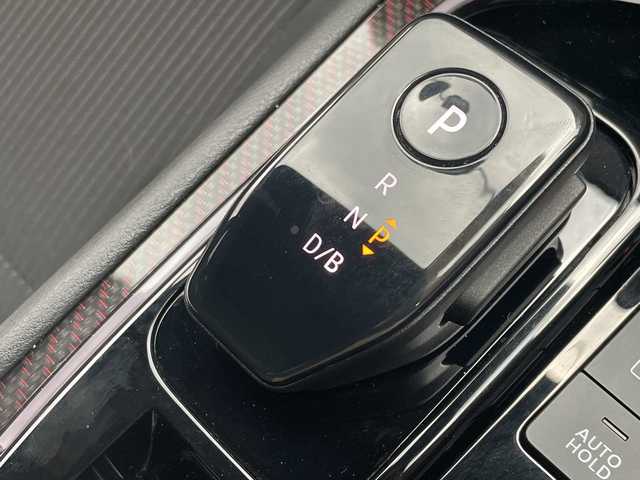 日産 オーラ 福岡県 2023(令5)年 1.5万km ピュアホワイトパール / スーパーブラック 2トーン 純正メーカーナビ/（フルセグTV/BT/USB/HDMI/AM/FM）/全方位カメラ/バックカメラ/nismoフルエアロ/プロパイロット/デジタルインナーミラー/レーダークルーズコントロール/ブラインドスポットモニター/置くだけ充電/電動パーキングブレーキ/オートホールド/純正17インチアルミホイール/ETC2.0/前後ドライブレコーダー/アイドリングストップ/スマートキー/スペアキー/純正フロアマット/ハーフレザーシート/車線逸脱警報/オートマチックハイビーム/LEDヘッドライト/ステアリングスイッチ/フォグランプ/ドアバイザー