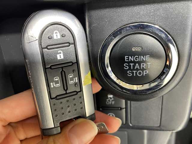 トヨタ タンク カスタムG－T 神奈川県 2020(令2)年 4.1万km ブラックマイカメタリック 純正7インチSDナビ(NSZT-W68T)/スマートアシストII/ドライブレコーダー/ブラインドスポットモニター/衝突被害軽減システム/バックカメラ/クルーズコントロール/両側パワースライドドア/横滑り防止装置/ETC/アイドリングストップ/LEDヘッドライト/フォグランプ/オートライト/ウィンカーミラー/電動格納ミラー/純正15インチAW/シートリフター/プッシュスタート/スマートキー/フロアマット