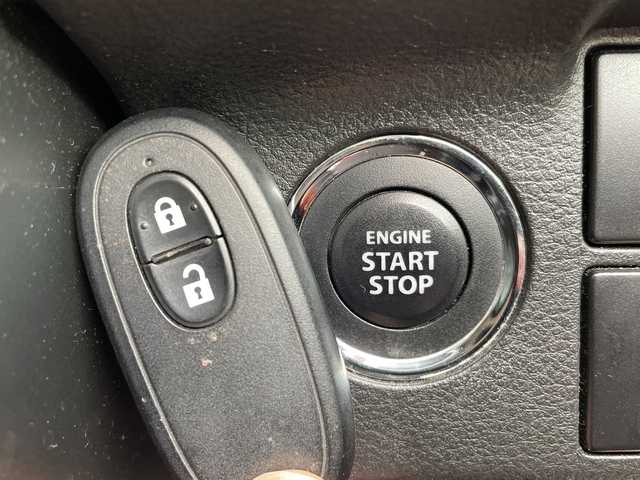 スズキ アルト X 群馬県 2016(平28)年 6.7万km ピュアレッド カロッツェリアナビ/CD・DVD・SD/Bluetooth・フルセグ/TVキット/ビルトインETC/横滑り防止装置/衝突軽減ブレーキ/アイドリングストップ/純正アルミホイール/純正フロアマット/取説・保証書/プッシュスタート/スマートキー