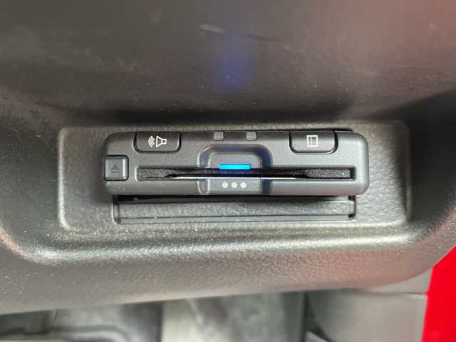 スズキ アルト X 群馬県 2016(平28)年 6.7万km ピュアレッド カロッツェリアナビ/CD・DVD・SD/Bluetooth・フルセグ/TVキット/ビルトインETC/横滑り防止装置/衝突軽減ブレーキ/アイドリングストップ/純正アルミホイール/純正フロアマット/取説・保証書/プッシュスタート/スマートキー