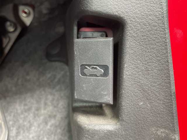 スズキ アルト X 群馬県 2016(平28)年 6.7万km ピュアレッド カロッツェリアナビ/CD・DVD・SD/Bluetooth・フルセグ/TVキット/ビルトインETC/横滑り防止装置/衝突軽減ブレーキ/アイドリングストップ/純正アルミホイール/純正フロアマット/取説・保証書/プッシュスタート/スマートキー